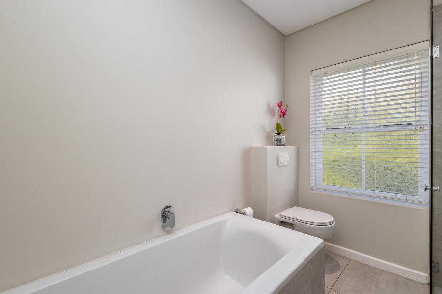 3 Bedroom Property for Sale in Whale Rock Gardens Western Cape